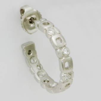 Šepkus E-139PD “Micro Windows” Hoop Earrings