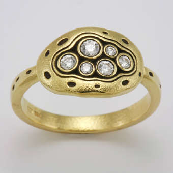 Šepkus R-140D 18K Yellow Gold and Diamond "Little Pool" Ring