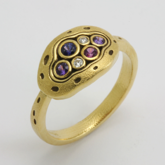 Šepkus R-140S 18K Yellow Gold, Sapphire and Diamond "Little Pool" Ring